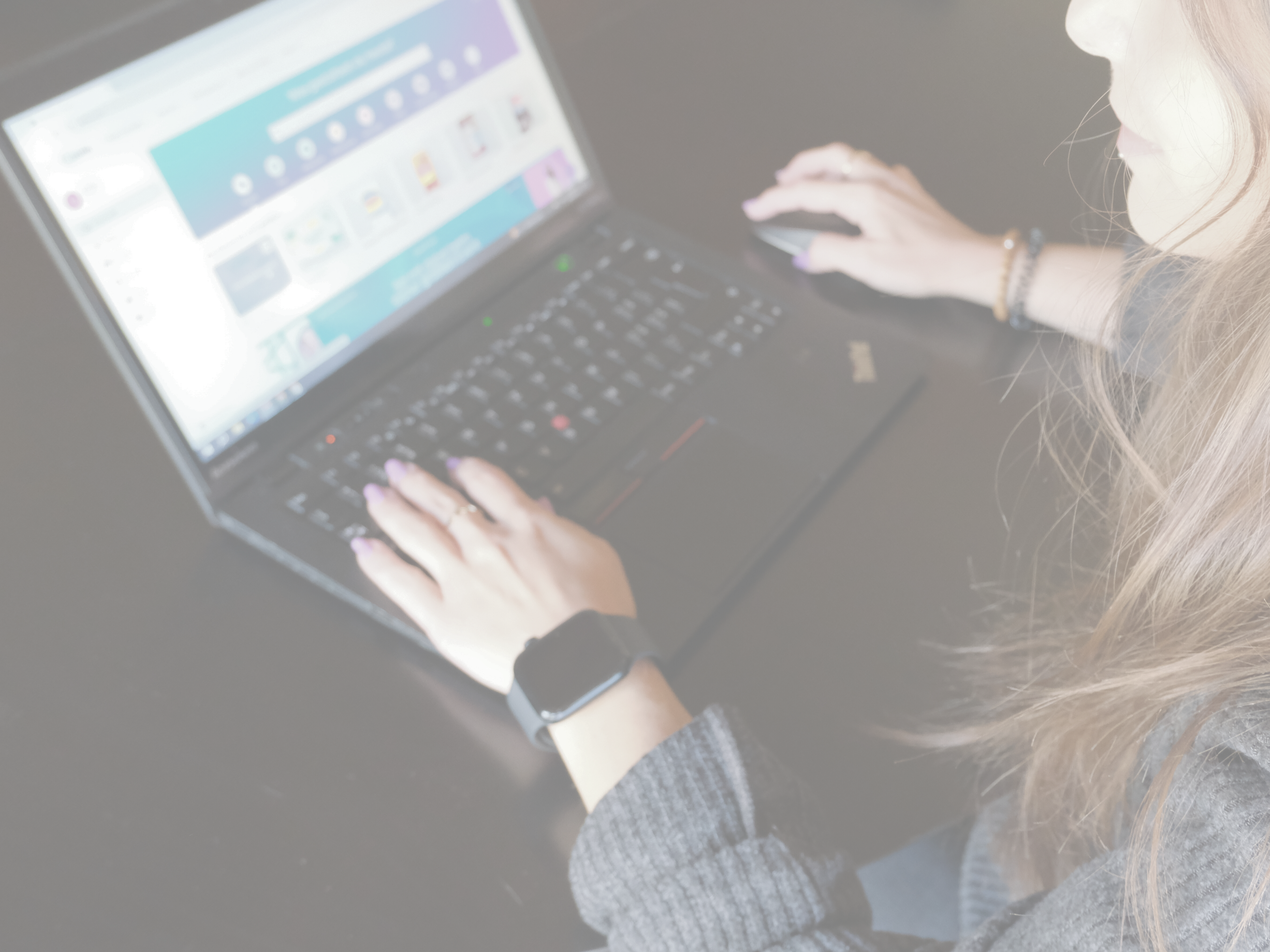 Deborah Corpataux working on digital marketing projects